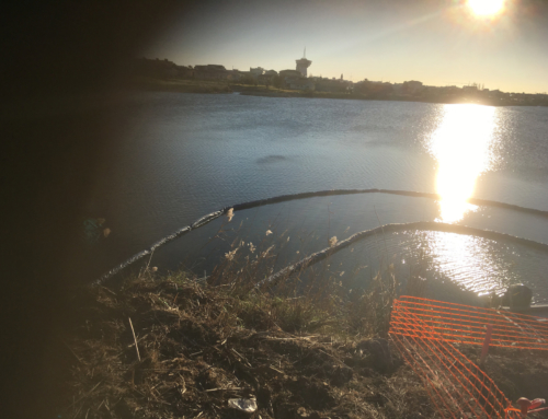 Installation d’un barrage flottant anti-pollution