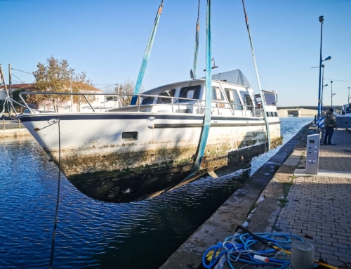 Renflouage d’une pénichette dans le canal de Frontignan