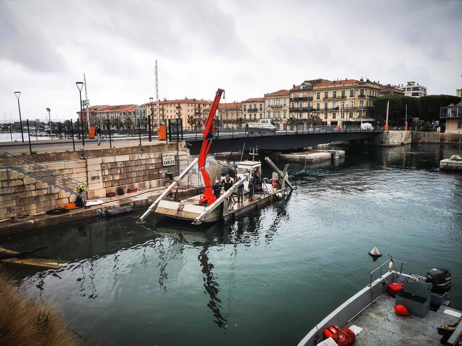 travaux sous marin sete cable enlevement barge scaphandrier farre