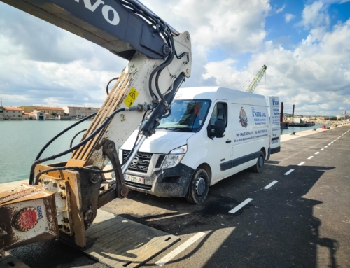 Chantier piqueur à Port-la-Nouvelle pour reprise de coffrage béton. Client SOLETANCHE